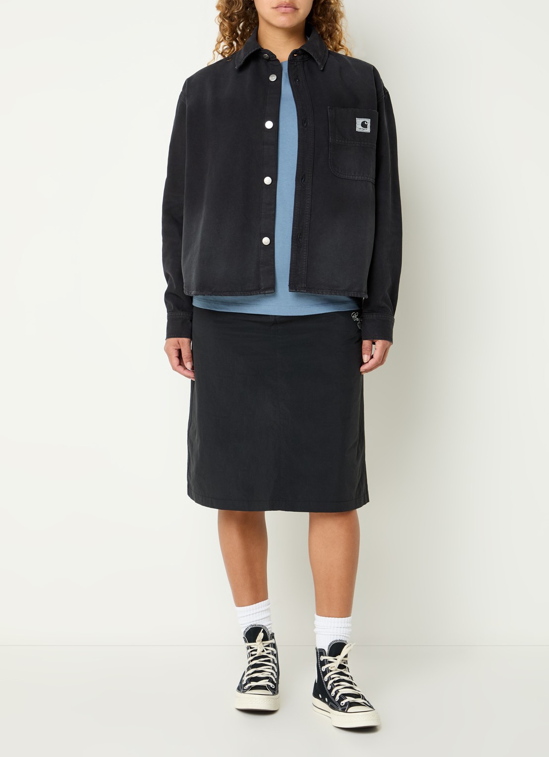 Carhartt WIP Midi rok met logoborduring en steekzakken - voorkant 2 zwart