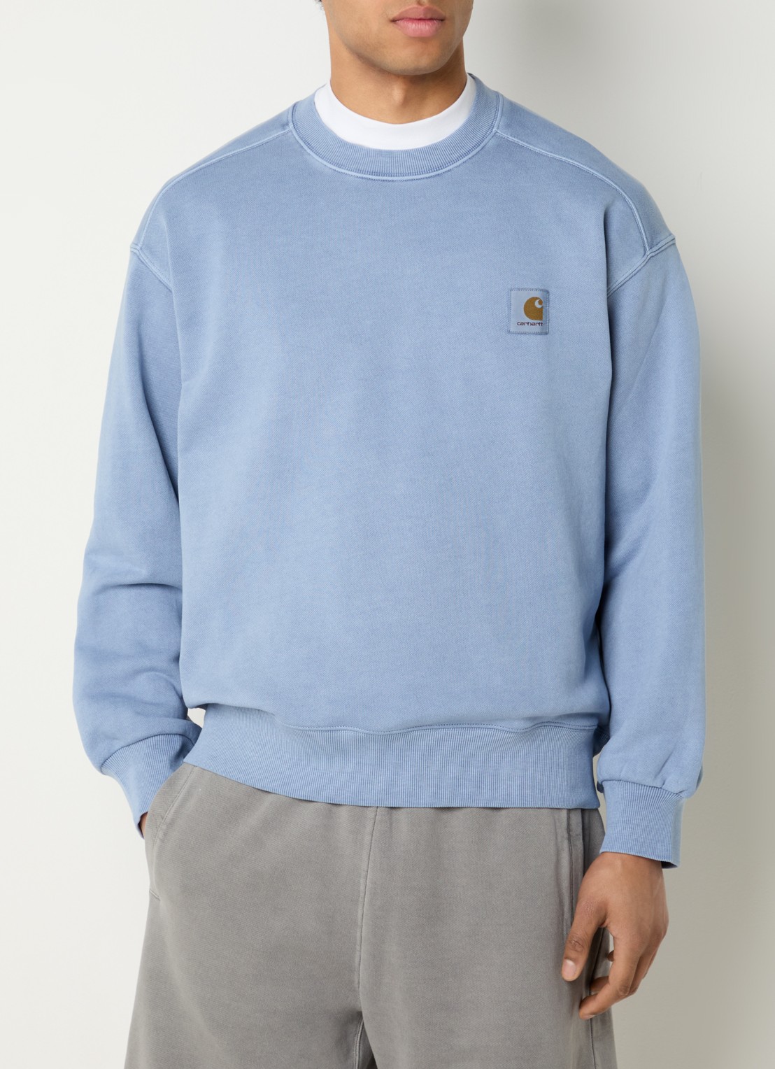 Carhartt WIP Nelson sweater met logo - detail blauwgrijs