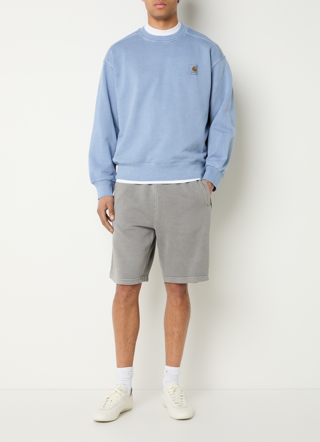Carhartt WIP Nelson sweater met logo - voorkant 3 blauwgrijs