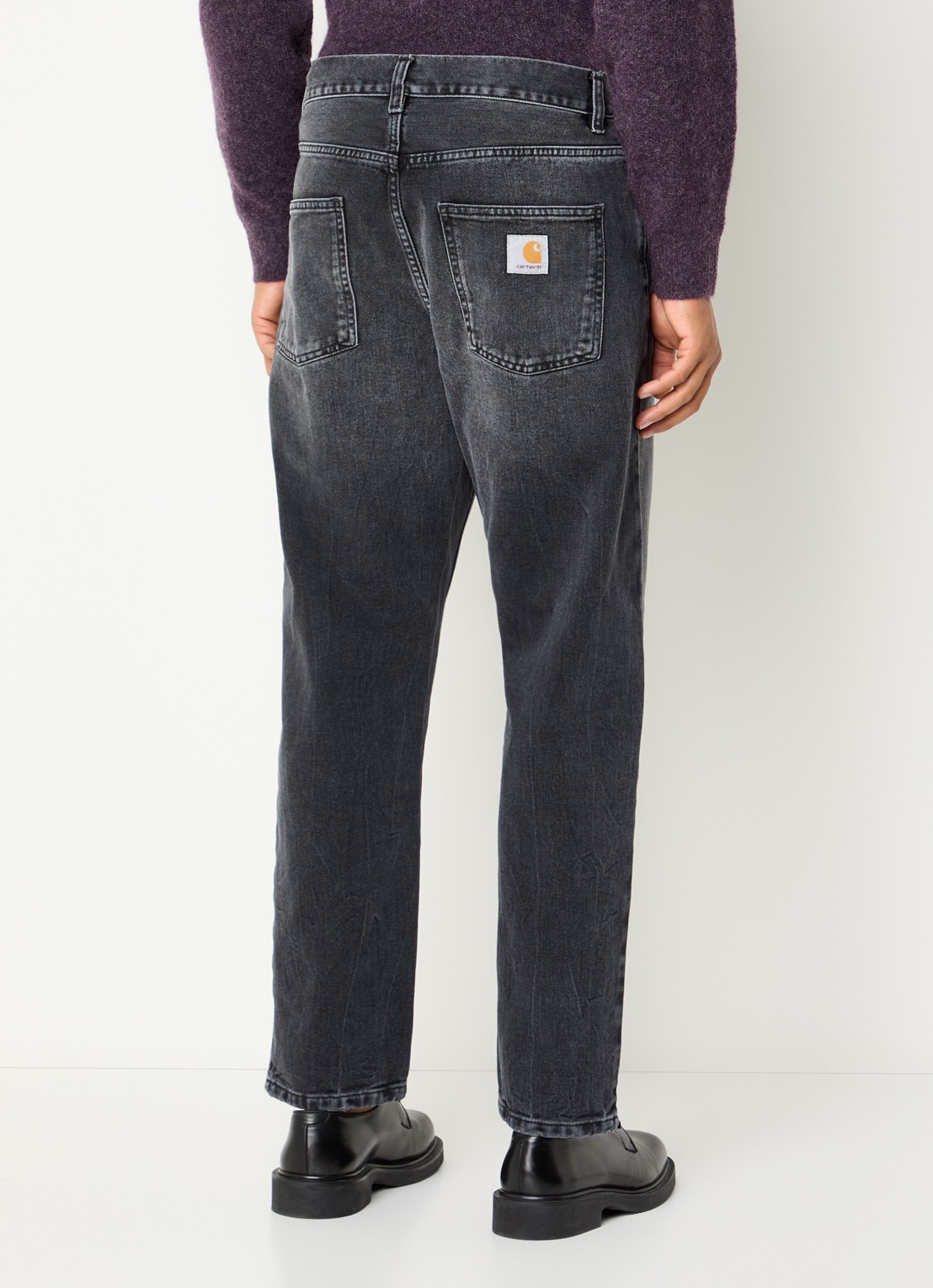 Carhartt WIP Newel tapered jeans met gekleurde wassing - achterkant grijs