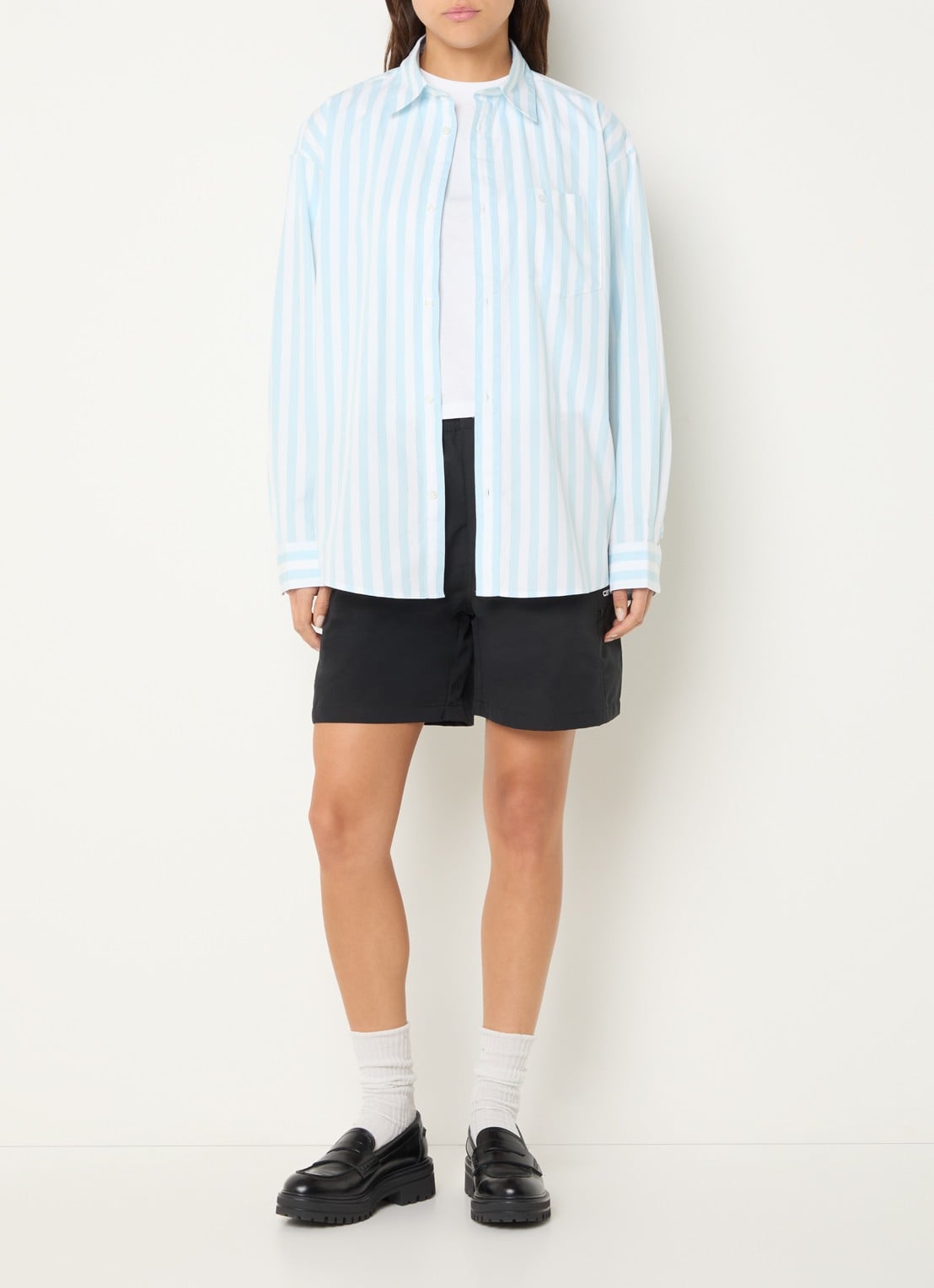 Carhartt WIP Overshirt met streepprint en borstzak - voorkant 2 lichtblauw