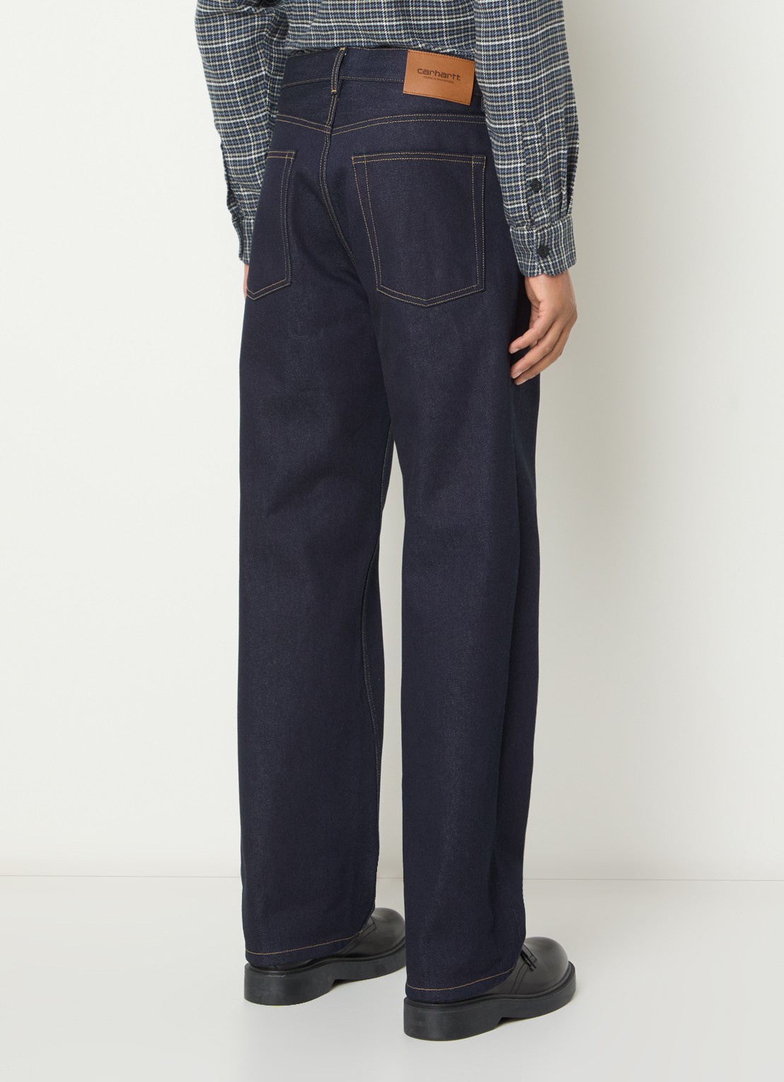 Carhartt WIP Payson wide leg jeans met steekzakken - achterkant 5 donkerblauw