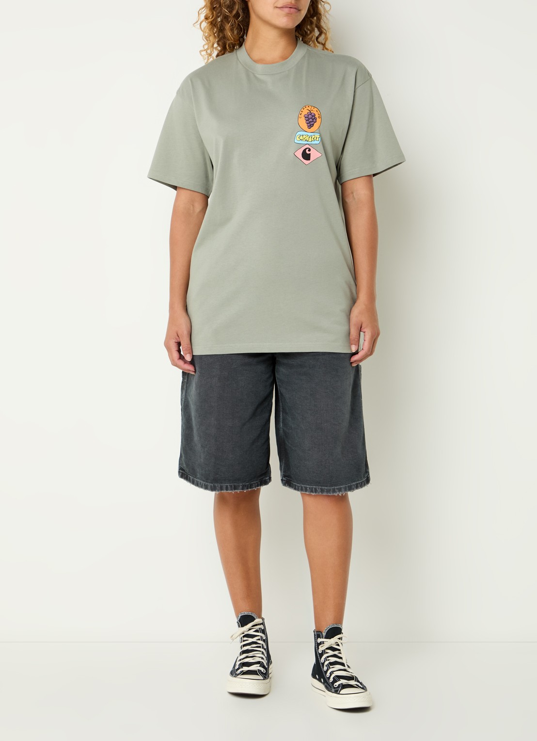 Carhartt WIP Stacked Grapes T-shirt met logo- en backprint  - voorkant 3 olijfgroen