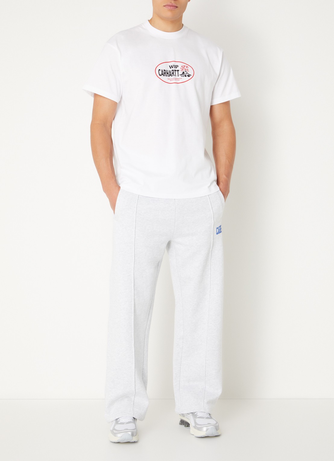 Carhartt WIP Straight fit joggingbroek met steekzakken en logo - voorkant 3 beige