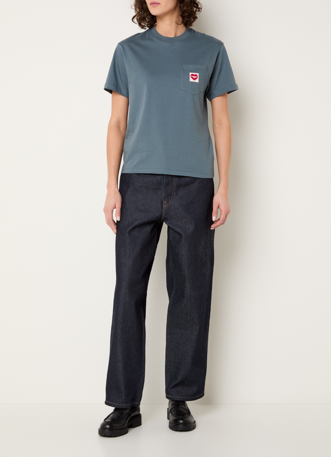 Carhartt WIP T-shirt met borstzak en logo - voorkant 3 middengrijs