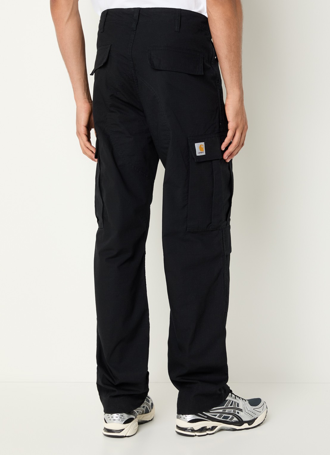 Carhartt WIP Tapered fit cargobroek met opgestikte zakken - achterkant zwart