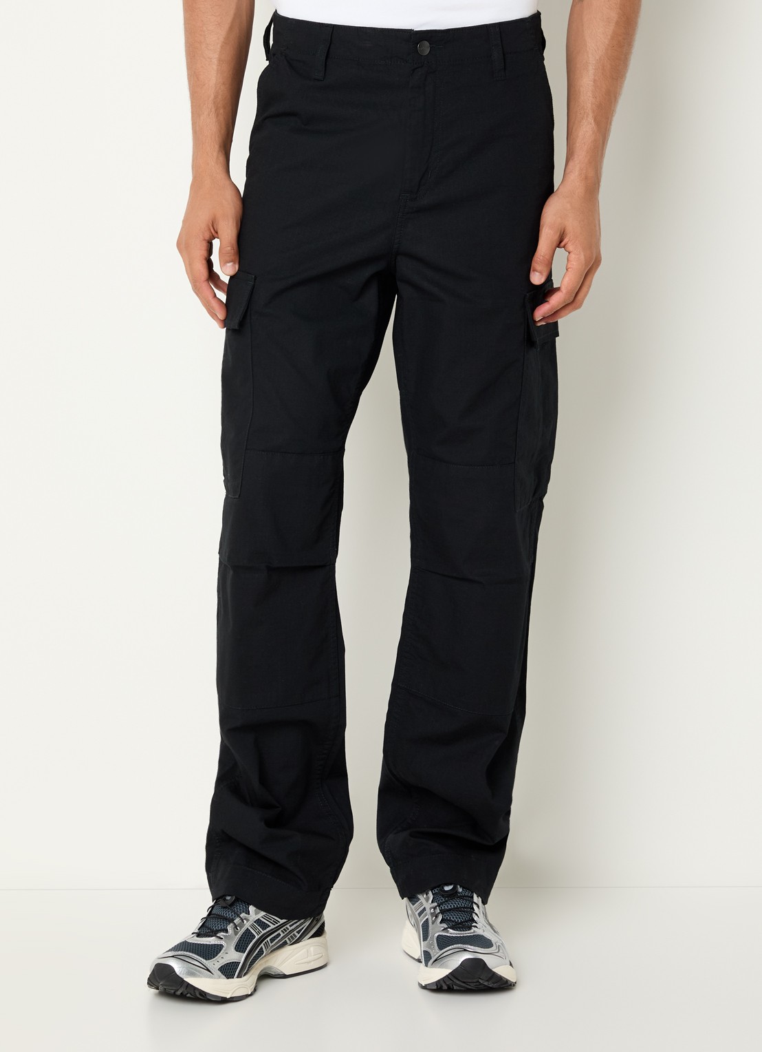 Carhartt WIP Tapered fit cargobroek met opgestikte zakken - detail 2 zwart