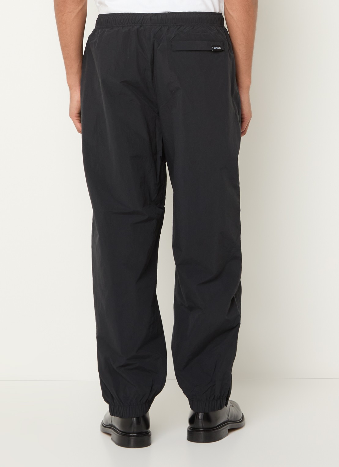 Carhartt WIP Tapered fit trackpants met logo en steekzakken - achterkant 5 zwart