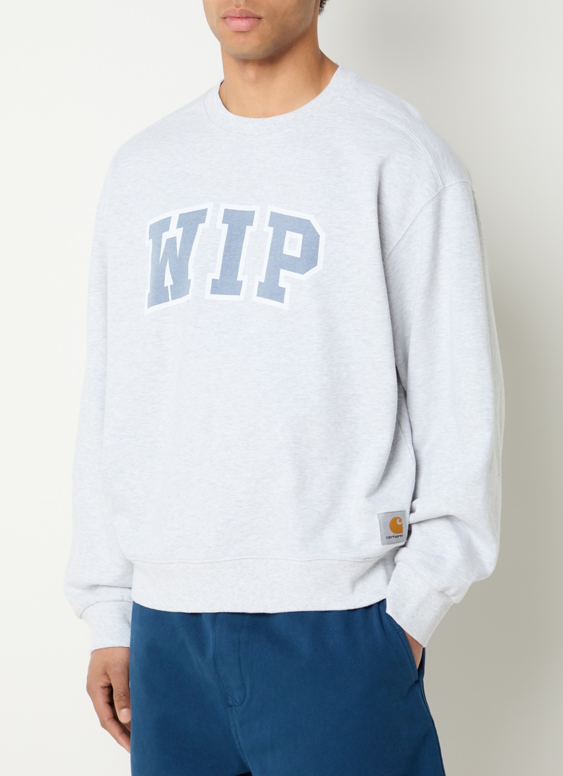 Carhartt WIP Wipp III sweater met logo flockprint - detail 4 lichtgrijs