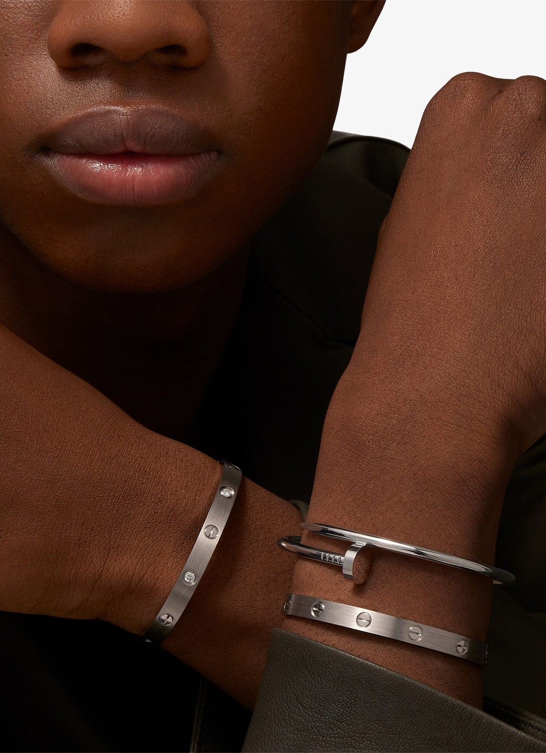 Cartier LOVE armband, klassiek model van 18 karaat witgoud CRB6077117 - voorkant 2 witgoud