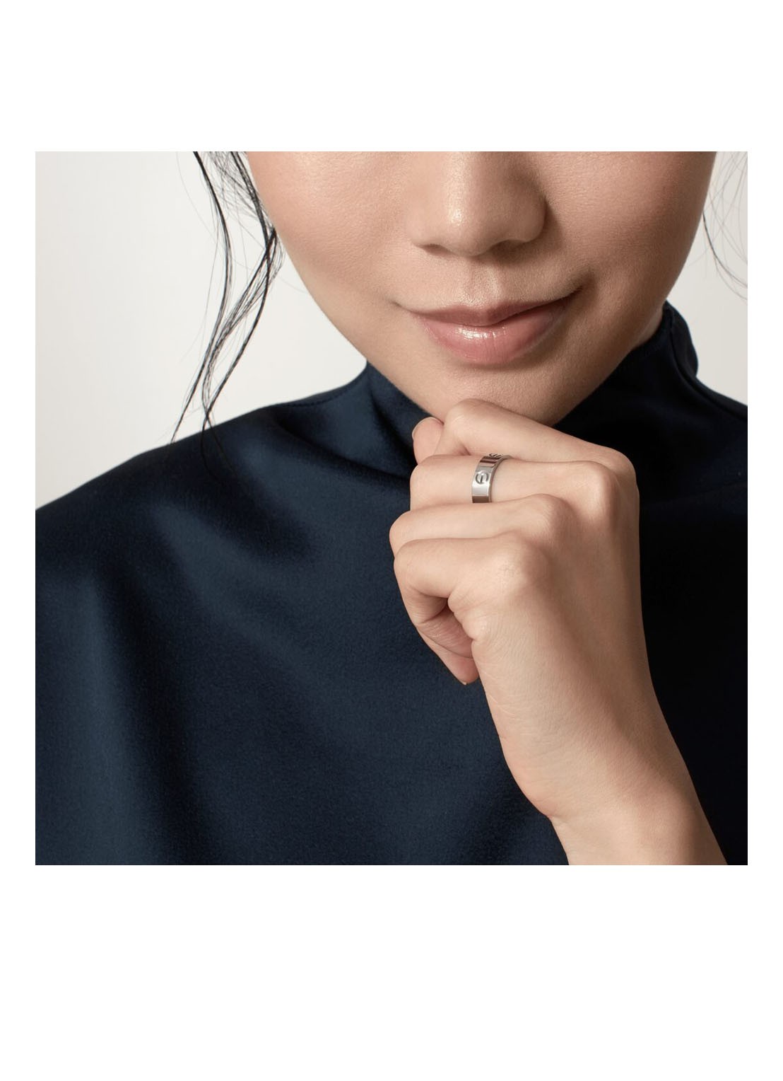 Cartier LOVE ring, klassiek model van 18 karaat witgoud CRB40847 - detail witgoud