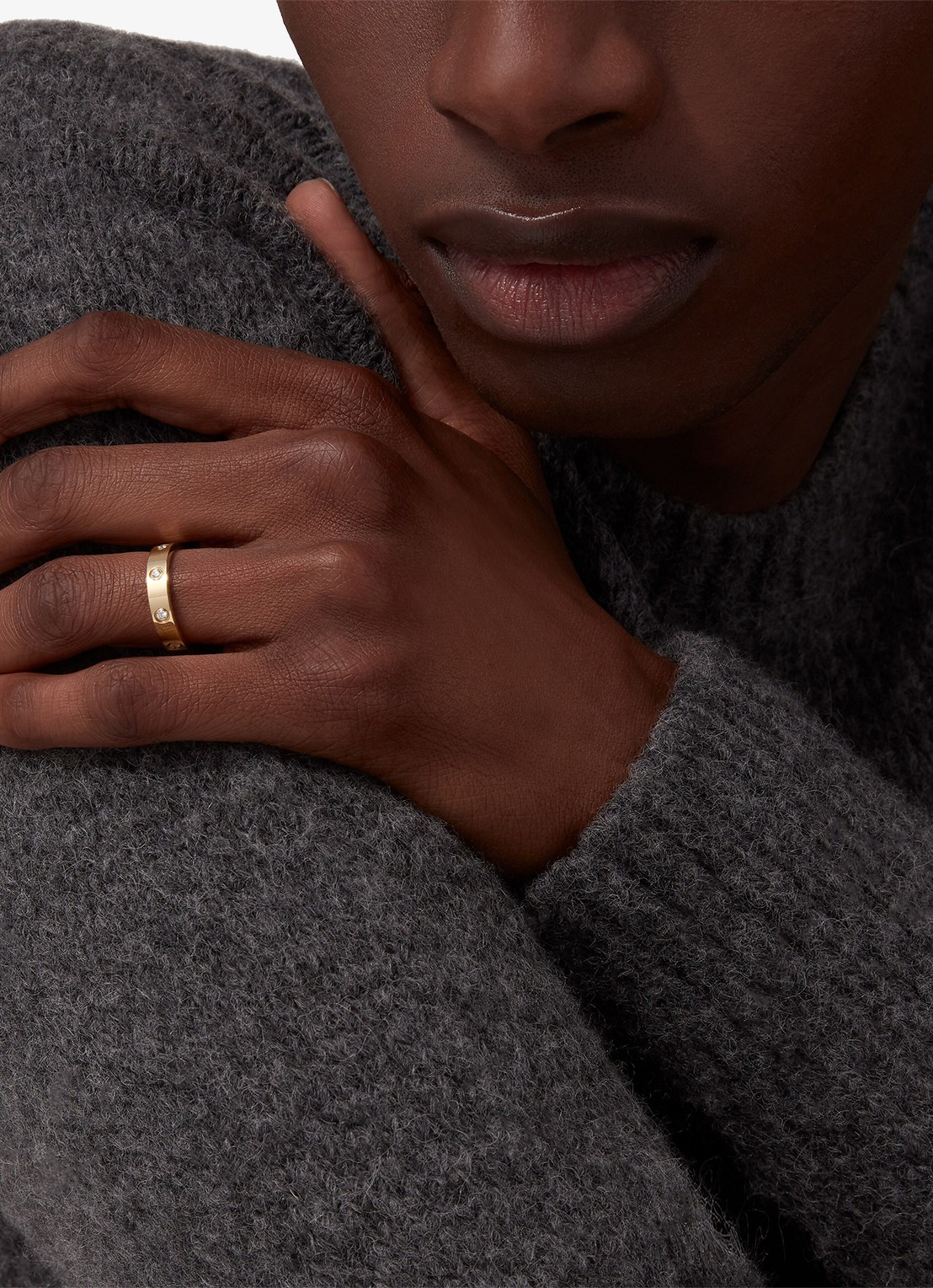 Cartier LOVE trouwring, klein model van 18 karaat geelgoud met 0.19 ct diamant CRB4056200 - achterkant geelgoud