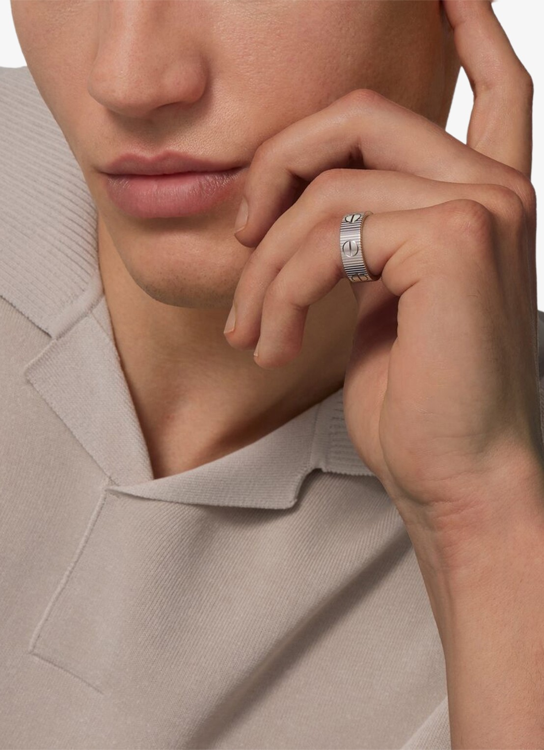 Cartier LOVE Unlimited ring van 18 karaat witgoud CRB42477 - detail witgoud