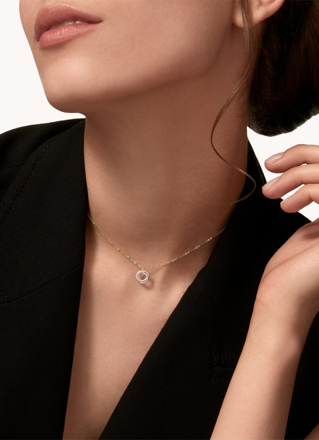Cartier Trinity de Cartier ketting van 18 karaat rosé-, geel-, en witgoud met diamanten CRB7224843 - voorkant 2 goud