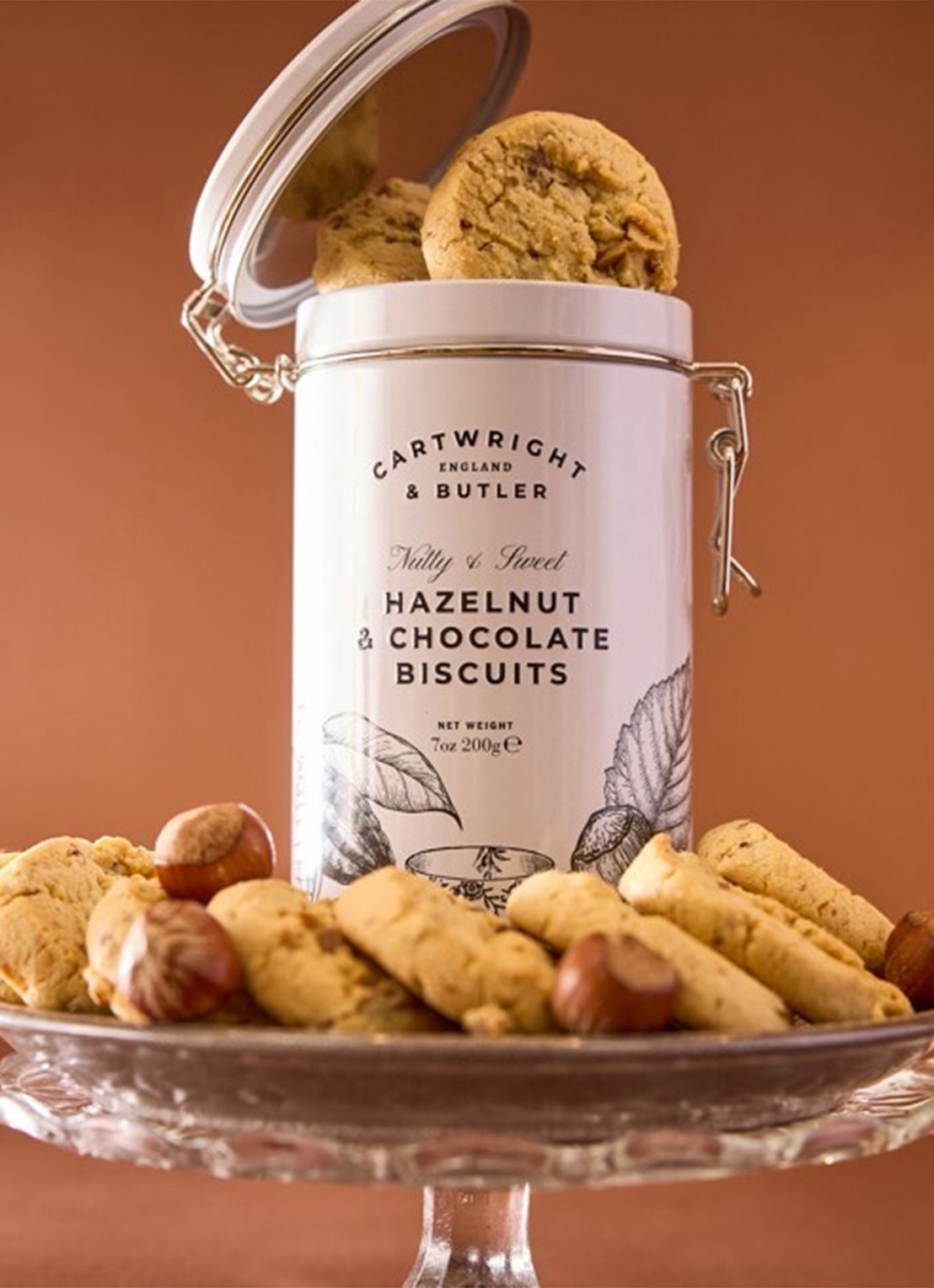 Cartwright & Butler Koekjes met hazelnoot en chocolade in blik 200 gram - voorkant 2 beige