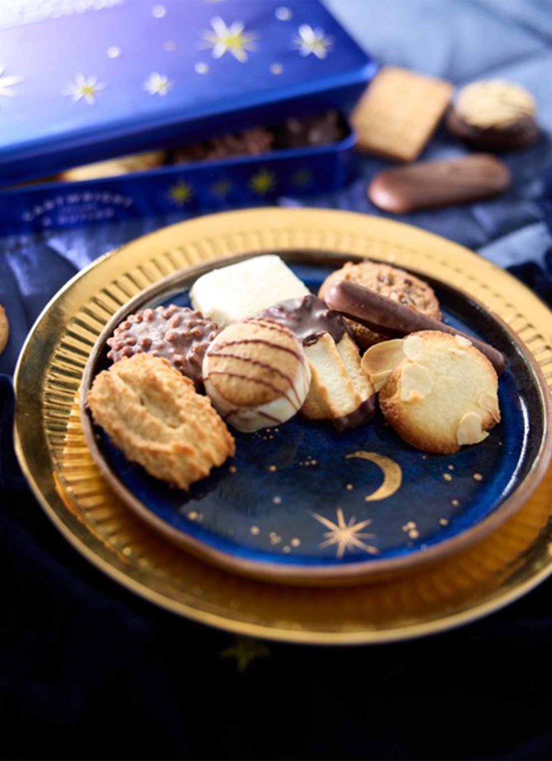 Cartwright & Butler Night Before Christmas selectie chocoladekoekjes in blik 200 gram - voorkant 2 beige