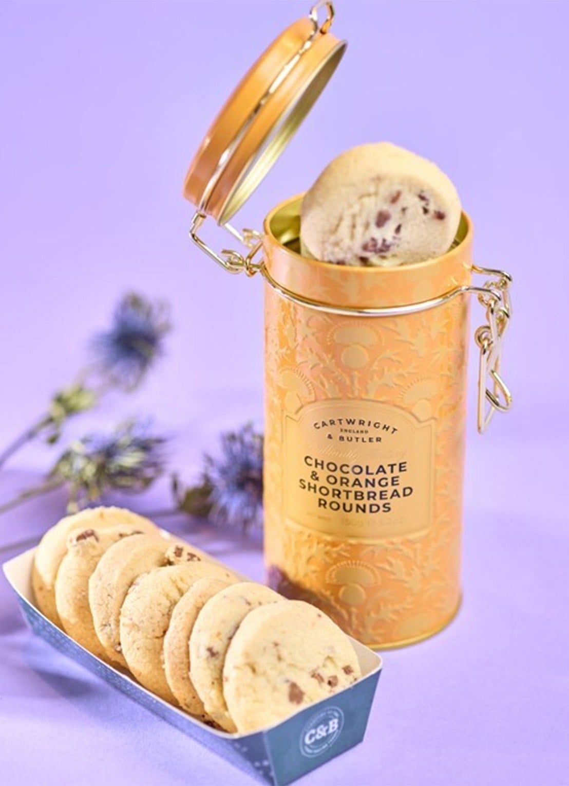 Cartwright & Butler Shortbread koekjes met chocolade en sinaasappel in blik 150 gram - voorkant 2 beige