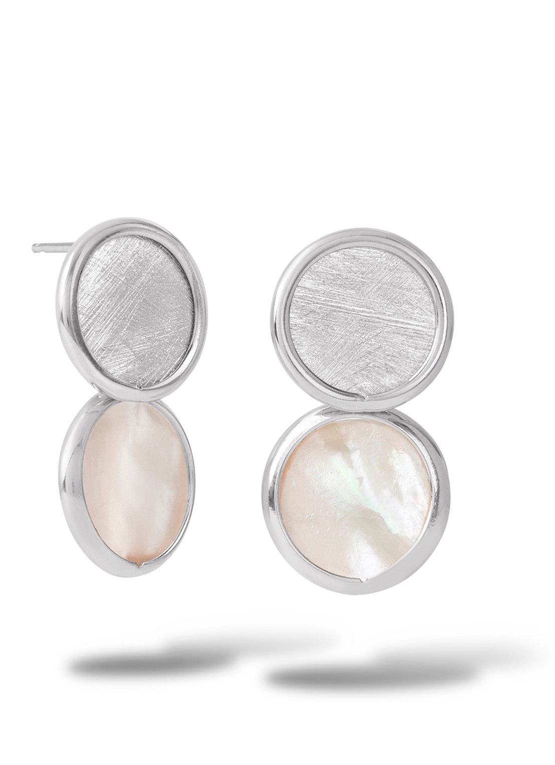Casa Jewelry Minou Mini oorstekers van zilver - voorkant zilver