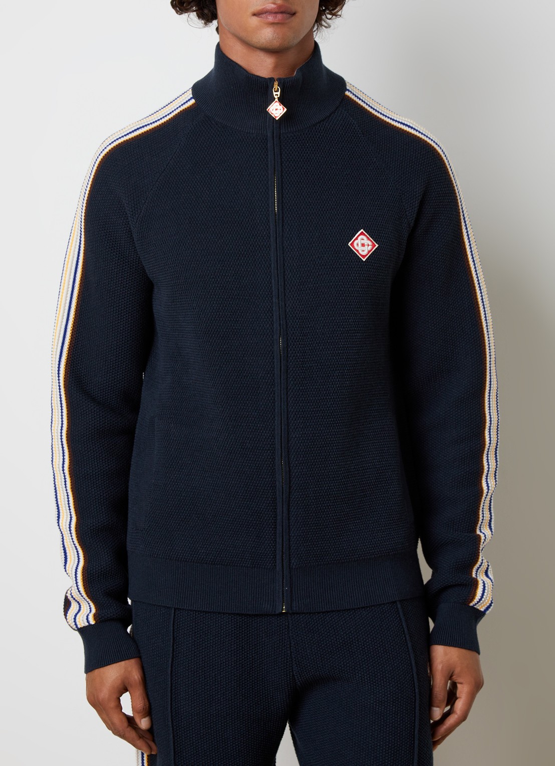 Casablanca Cafe culture fijngebreid vest met logo - detail donkerblauw