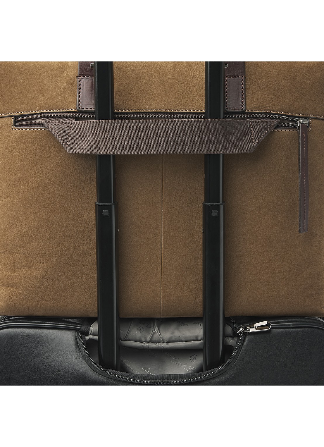Castelijn & Beerens Nubuck schoudertas met 15,6 inch laptopvak - detail 5 zand