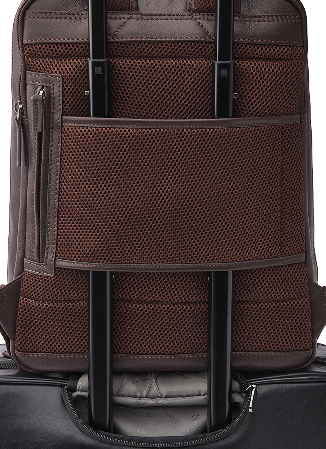 Castelijn & Beerens Rugzak van leer met 15,6 inch laptopvak - detail 6 lichtbruin