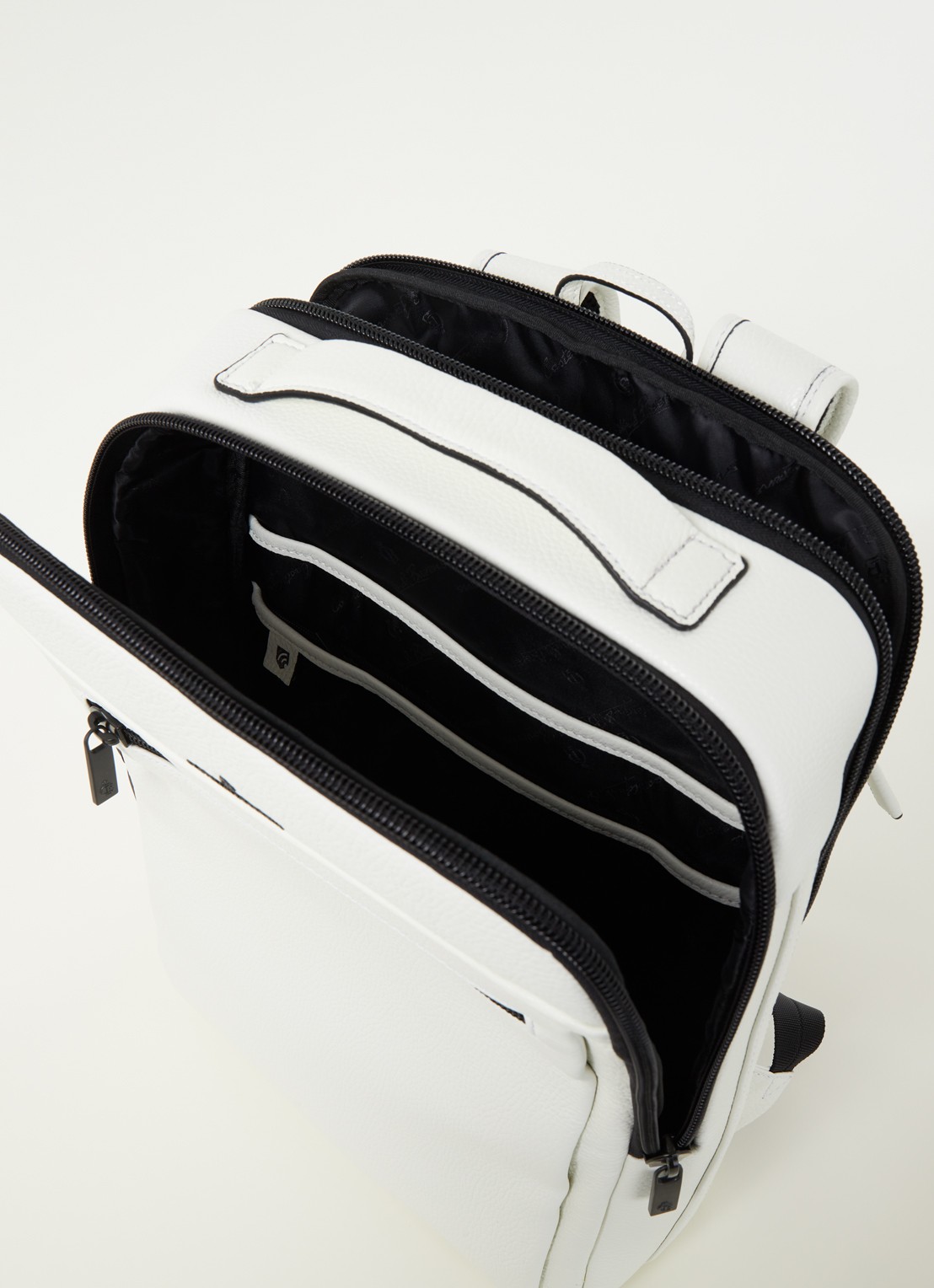 Castelijn & Beerens Victor rugzak van leer met 15,6 inch laptopvak - detail wit