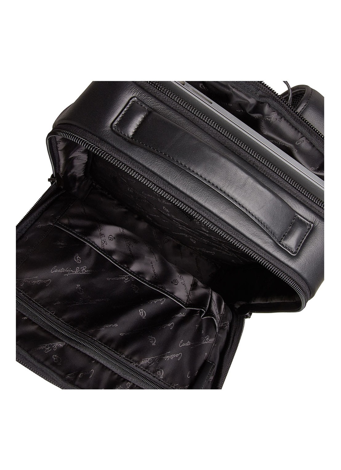 Castelijn & Beerens Victor rugzak van leer met 15,6 inch laptopvak - detail 3 zwart