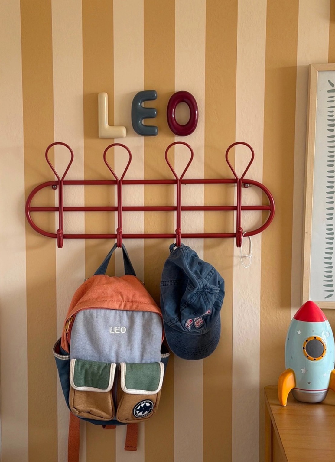 Ceramics by Romy Letter E hanger 10 cm - achterkant grijs