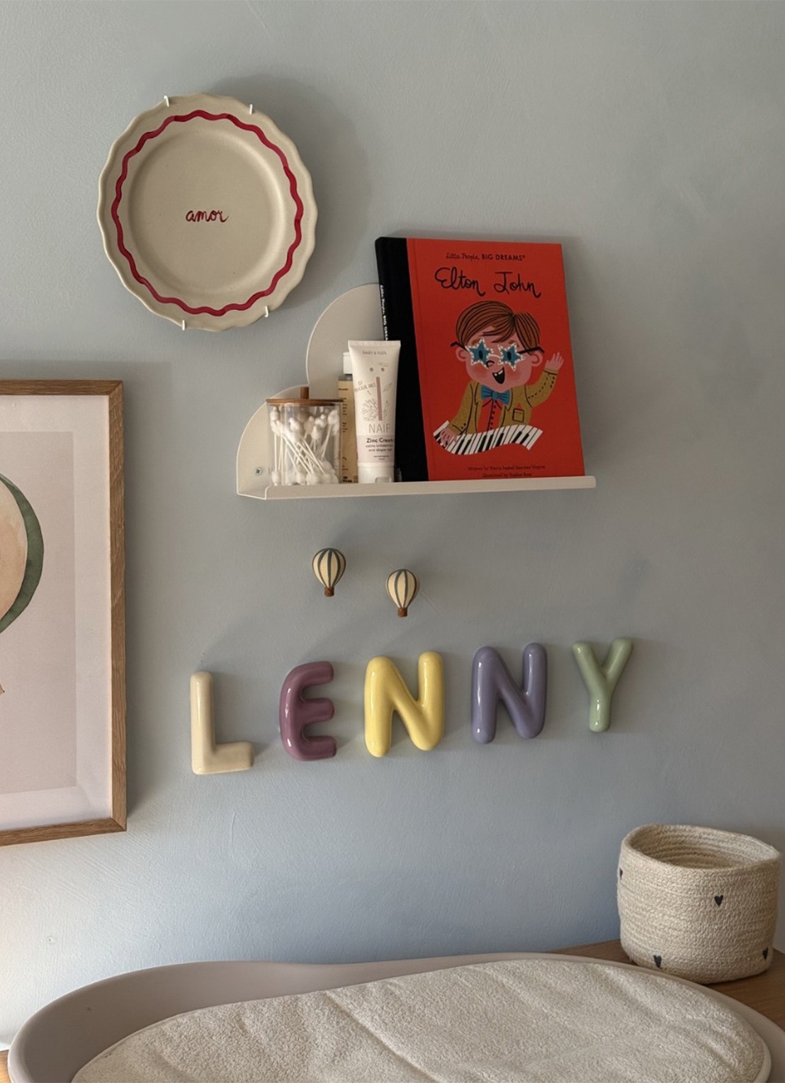 Ceramics by Romy Letter N hanger 10 cm - achterkant geel
