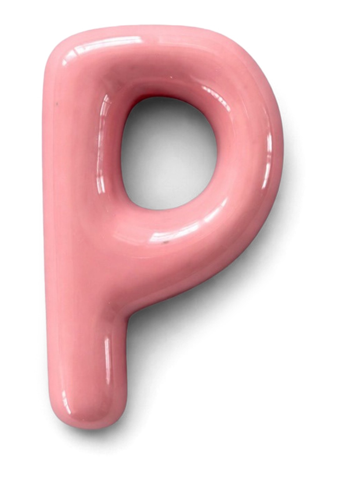 Ceramics by Romy Letter P hanger 10 cm - voorkant zalmroze