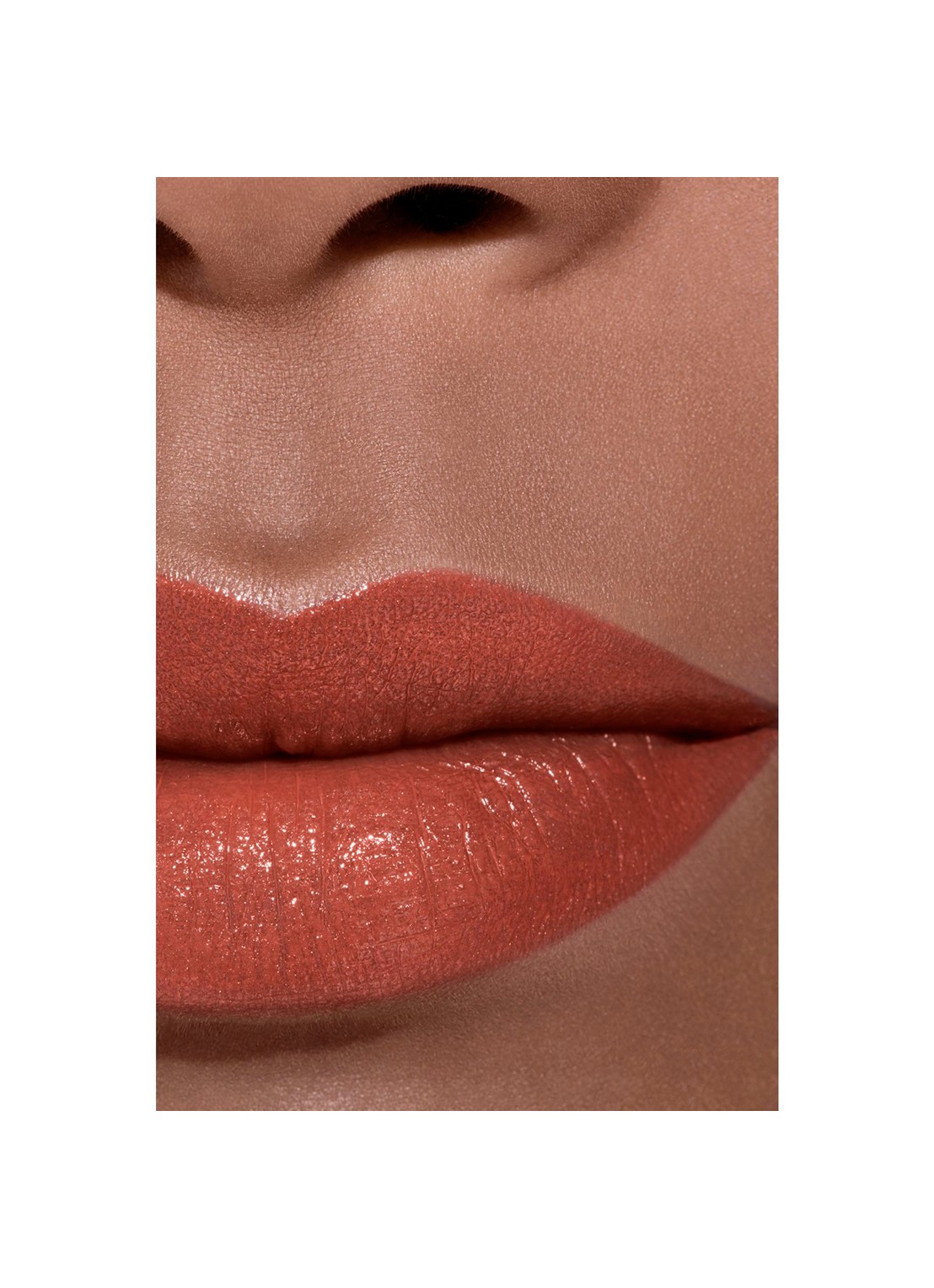 CHANEL DE LANGHOUDENDE HYDRATERENDE EN GLADSTRIJKENDE VERZORGENDE LIPPENSTIFT MET SATIJNGLANS - detail 4 106 deauville