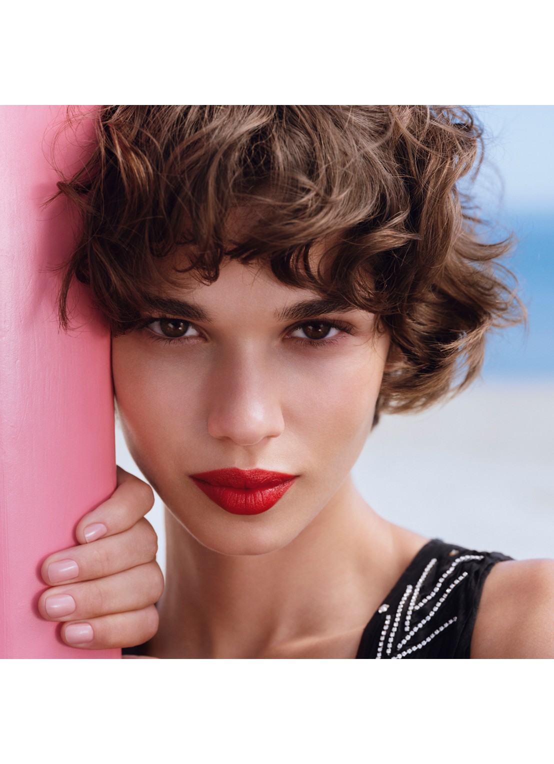 CHANEL DE LANGHOUDENDE HYDRATERENDE EN GLADSTRIJKENDE VERZORGENDE LIPPENSTIFT MET SATIJNGLANS - detail 5 118 new york