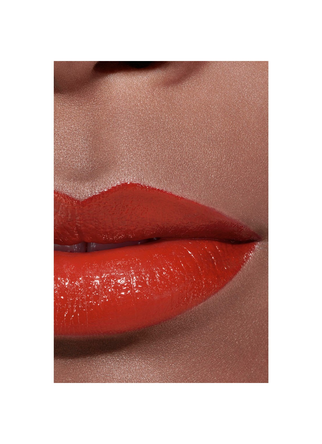 CHANEL DE LANGHOUDENDE HYDRATERENDE EN GLADSTRIJKENDE VERZORGENDE LIPPENSTIFT MET SATIJNGLANS - detail 4 116 lido