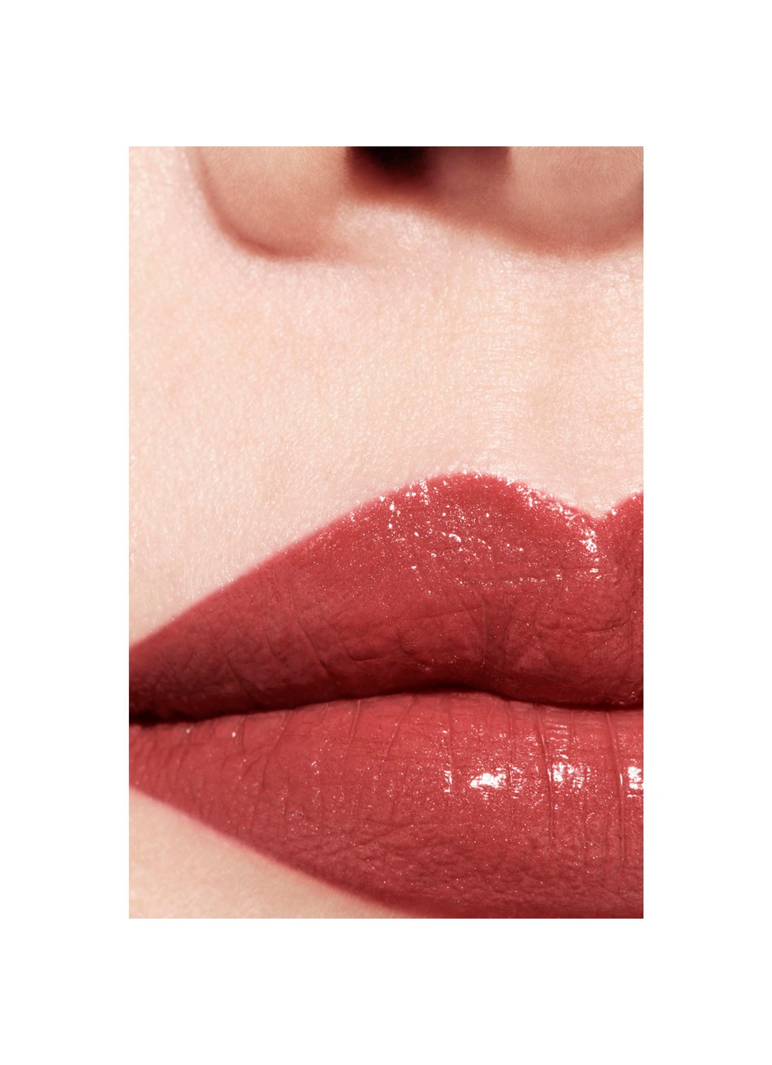 CHANEL DE LANGHOUDENDE HYDRATERENDE EN GLADSTRIJKENDE VERZORGENDE LIPPENSTIFT MET SATIJNGLANS - detail 3 115 biarritz