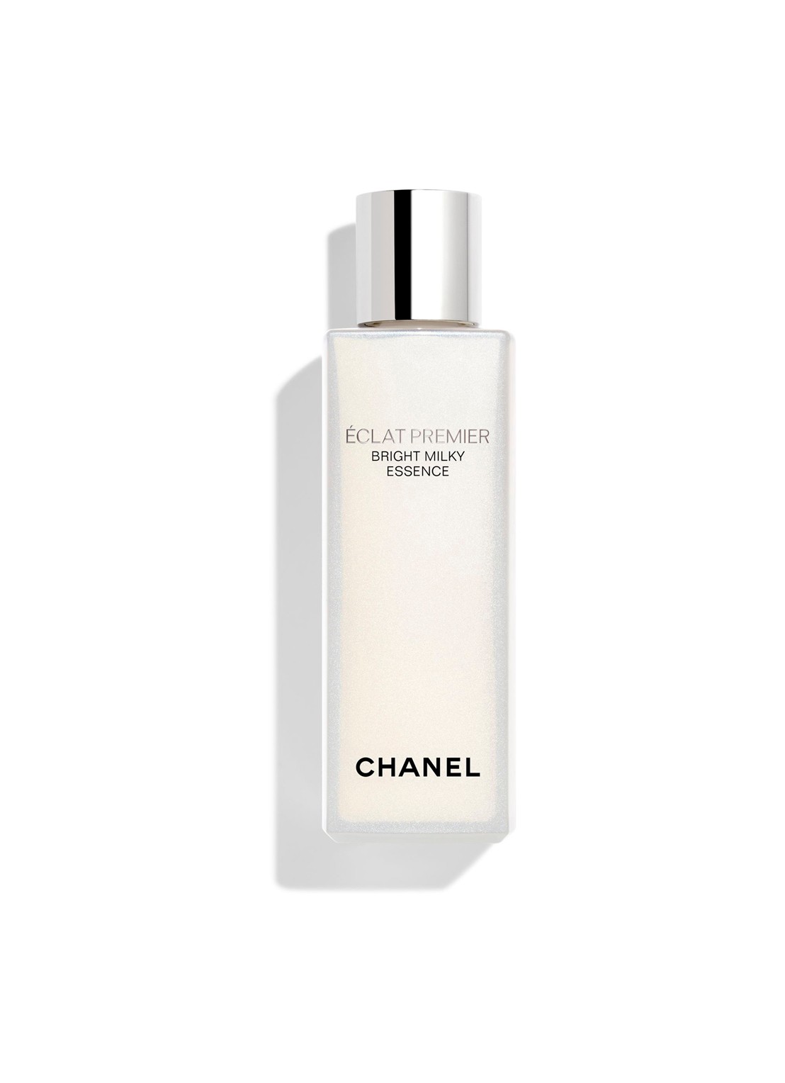 CHANEL EGALISERENDE EN VERHELDERENDE MELK-IN-WATER ESSENCE - voorkant undefined