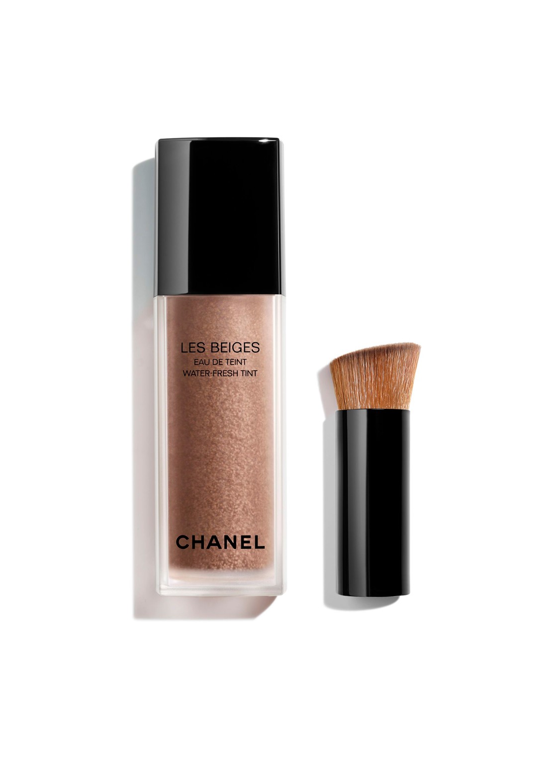 CHANEL FRIS FOUNDATIONWATER MET MICROBOLLETJES PIGMENTEN. NUDE EFFECT OP DE HUID. NATUURLIJK STRALENDE TEINT - voorkant medium deep