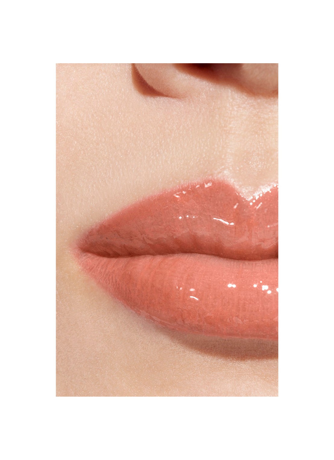 CHANEL HYDRATERENDE EN GLADSTRIJKENDE HOOGGLANS GLOSS - detail 2 442 accessoire