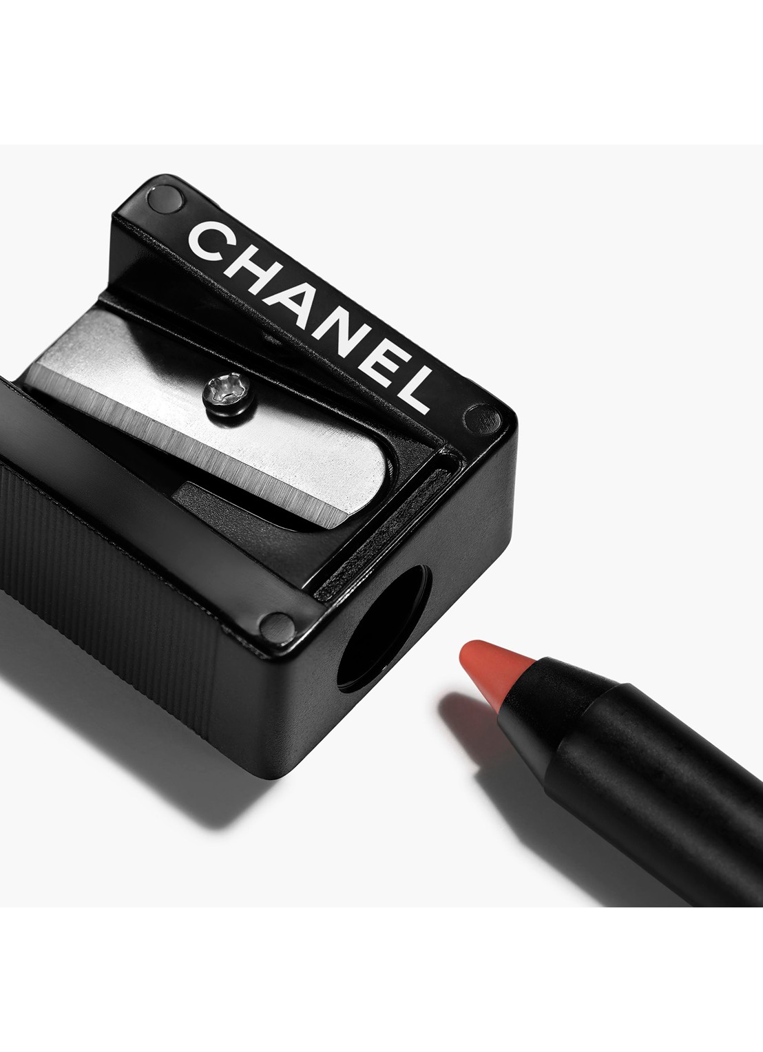 CHANEL LANGHOUDEND LIPPENPOTLOOD  - detail 2 180 rouge brique