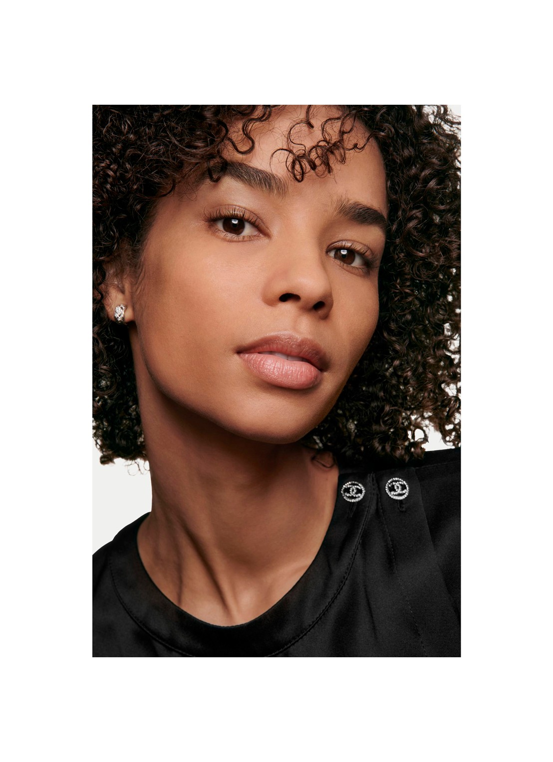 CHANEL LANGHOUDENDE UITERST COMFORTABELE COMPACTE FOUNDATION MET PERFECTE FINISH - detail 5 b70 