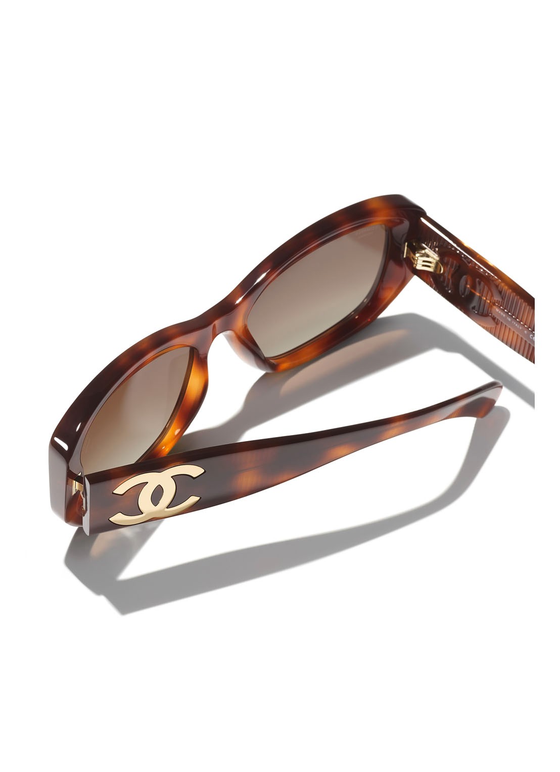 CHANEL RECHTHOEKIGE ZONNEBRIL - detail 4 oranjebruin
