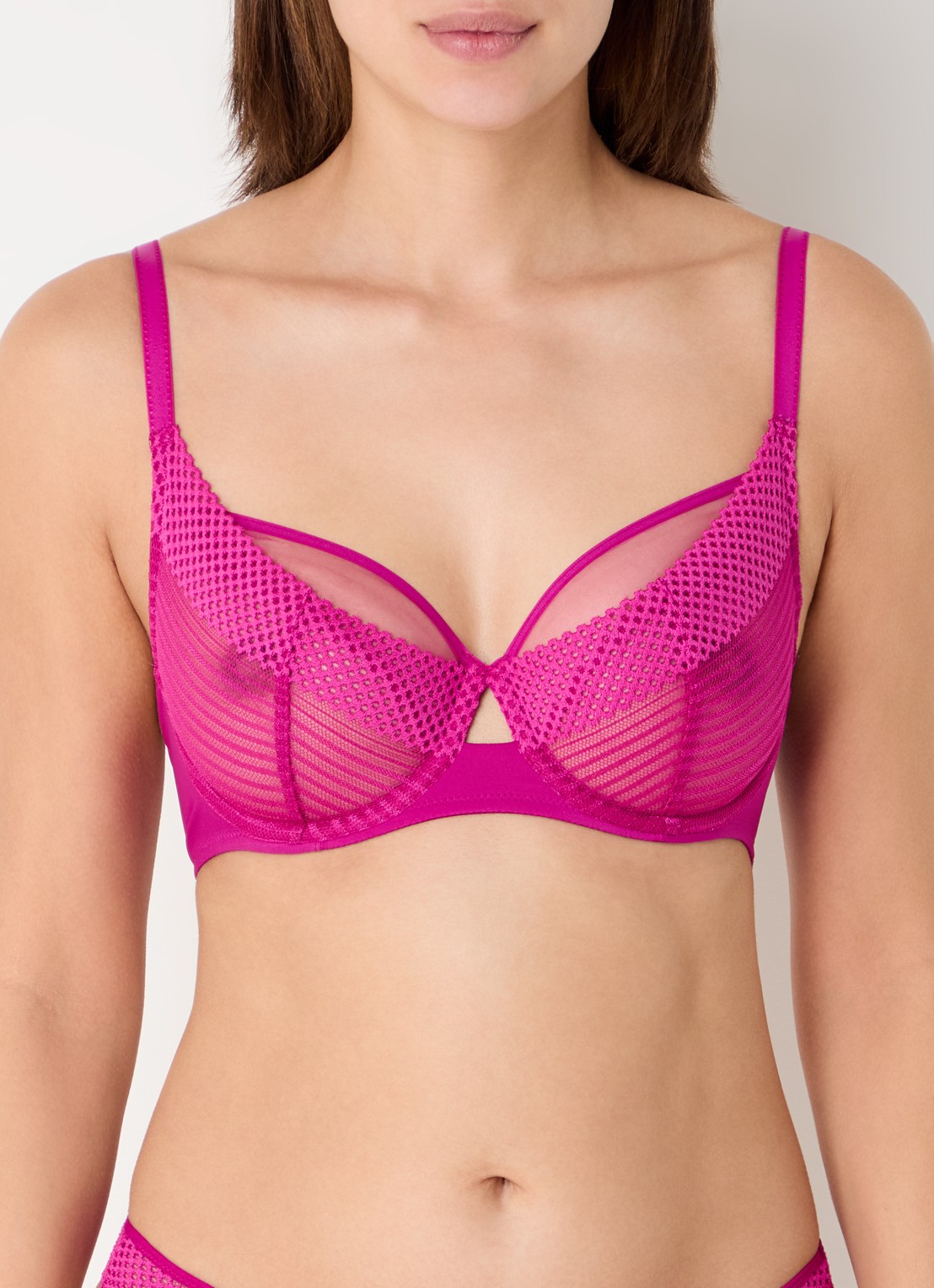 Chantelle Beugel bh met kant en mesh - detail donkerroze