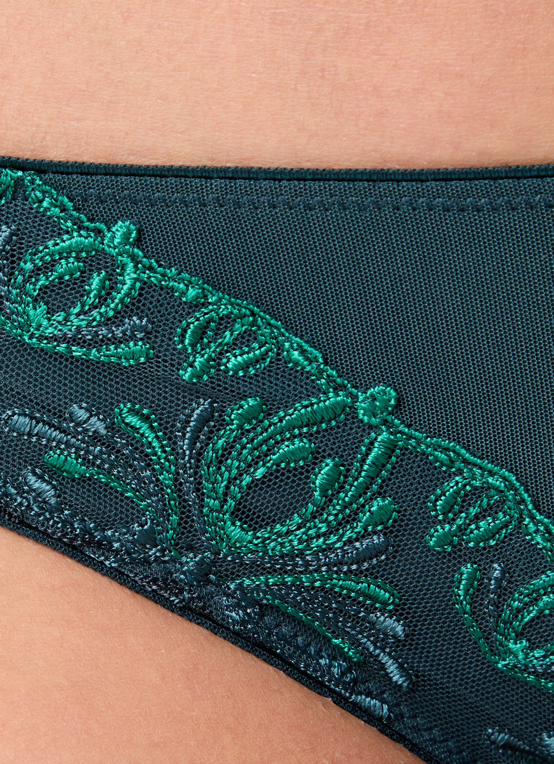 Chantelle Champs-Elysées slip met borduring - detail 4 donkergroen