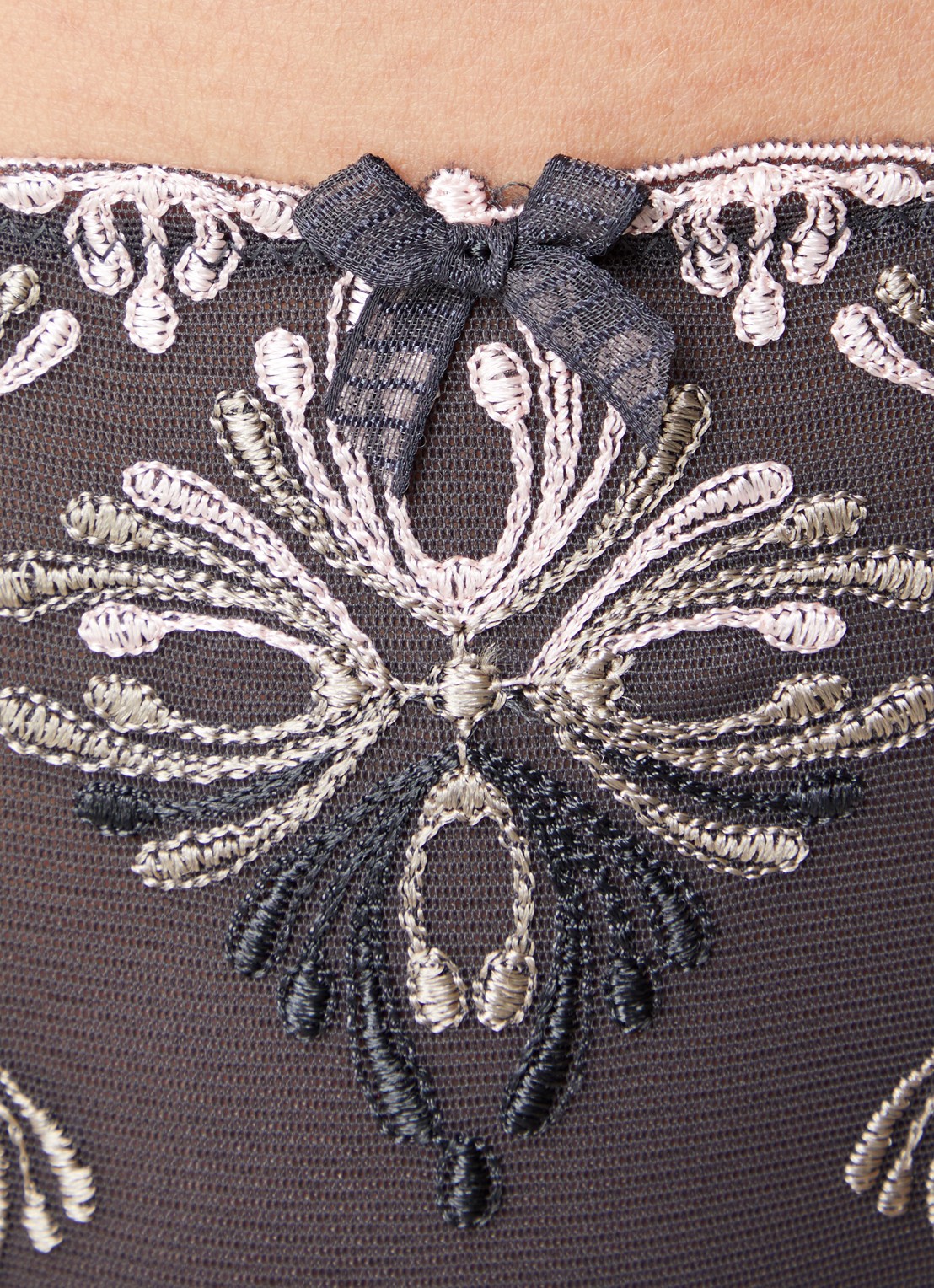 Chantelle Champs Elysees tanga van kant - detail 3 middengrijs