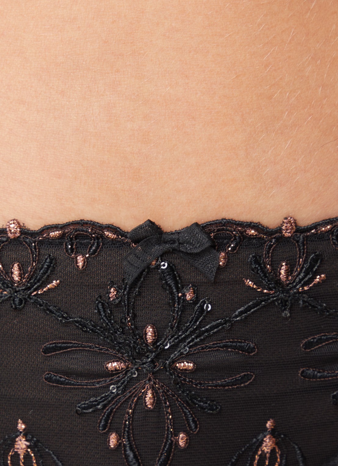 Chantelle Champs Elysees tanga van kant - detail 2 brons