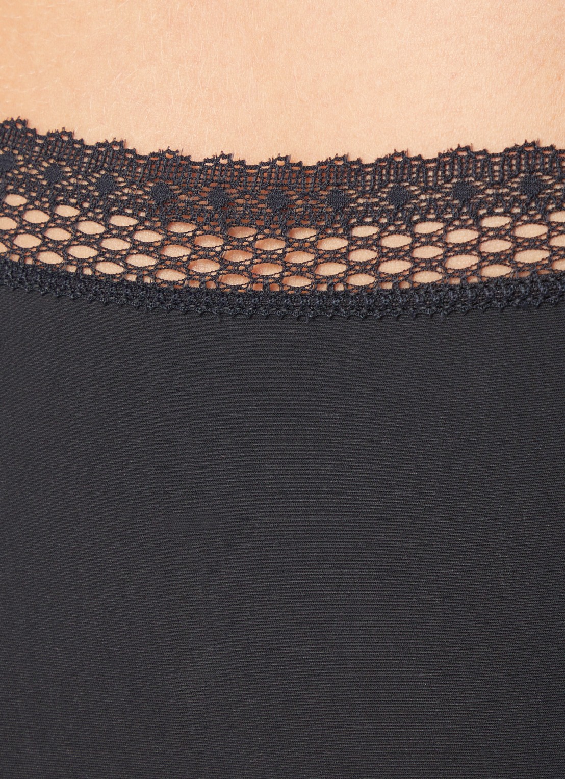 Chantelle Cozy Chic slip met kant - detail 2 zwart