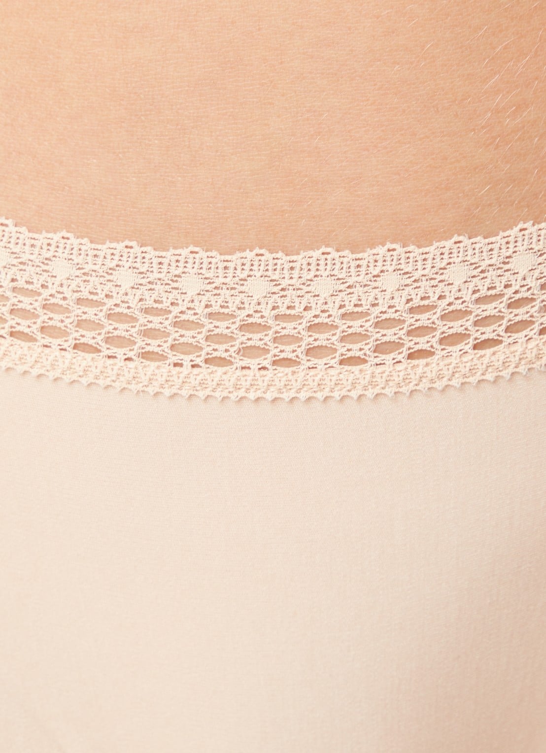Chantelle Cozy Chic tanga met kant - detail oudroze