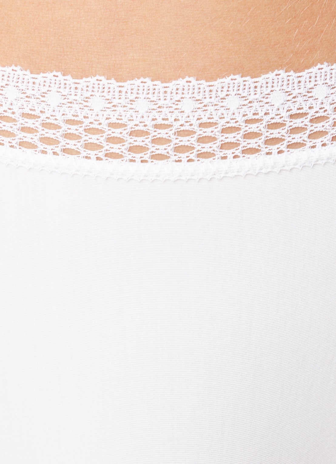Chantelle Cozy Chic tanga met kant - detail 2 wit