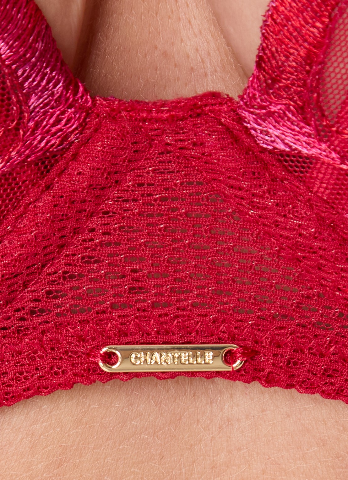 Chantelle Fleurs voorgevormde plunge bh met borduring - detail 2 rood