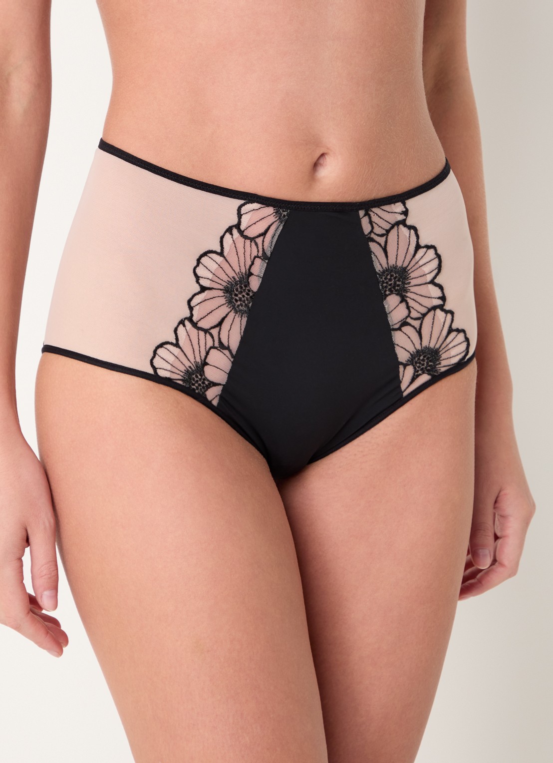 Chantelle High waist slip van mesh met bloemborduring - detail creme