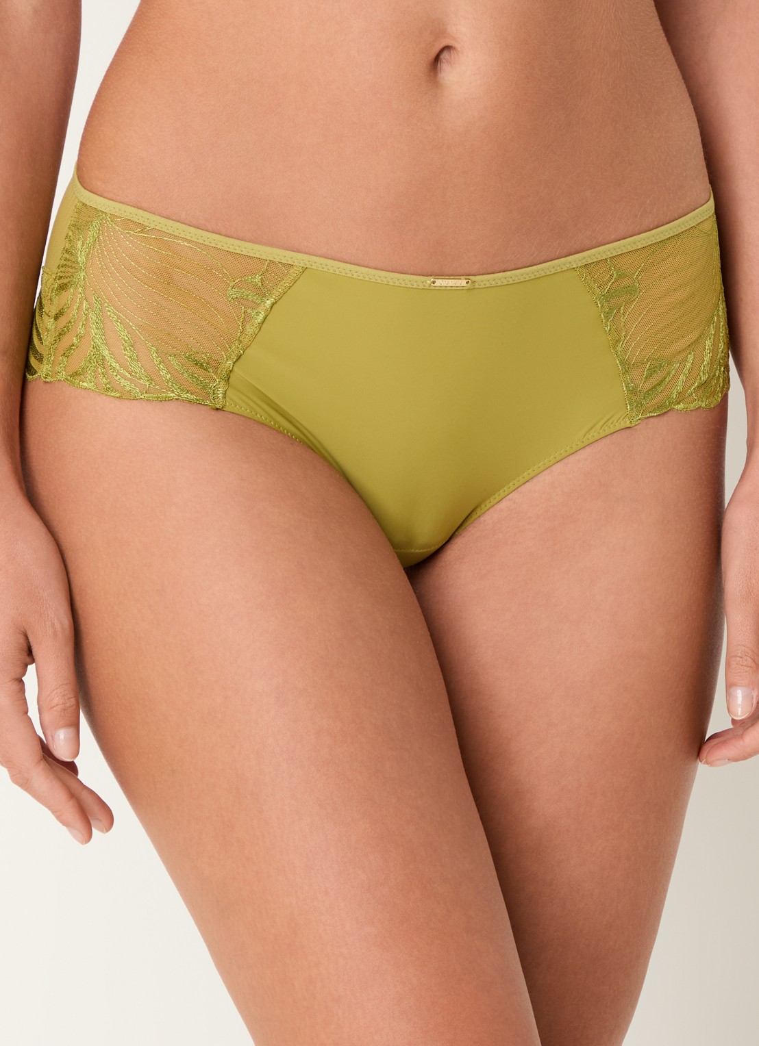 Chantelle Legend shorty van mesh met borduring - detail groen